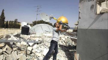 الاحتلال يجبر عائلة على هدم منزلها بالقدس المحتلة