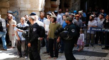 عشرات المستوطنين يقتحمون الأقصى المبارك 