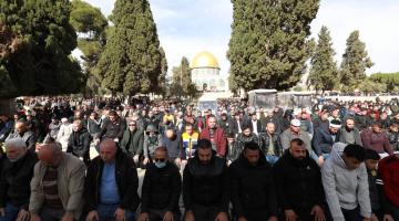 50 ألف مصل يؤدون صلاة الجمعة بالمسجد الأقصى