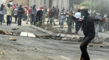 إصابات واعتقال شقيقين بمواجهات مع الاحتلال شمال القدس