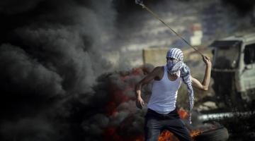 انتفاضة القدس: 55 شهيداً وآلاف الاصابات ومواجهات لا تهدأ