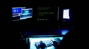 طريقة صهيونية لإختراق الحاسوب بدون انترنت!