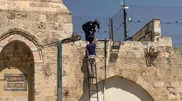 الاحتلال يقطع أسلاك مكبرات الصوت في باحات المسجد الأقصى