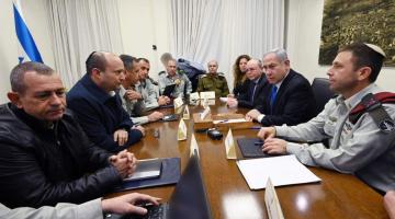 قادة العدو يتبادلان الاتهامات بشأن صواريخ غزة