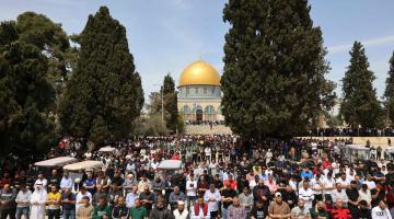 60 ألفاً يؤدون صلاة الجمعة في المسجد الأقصى