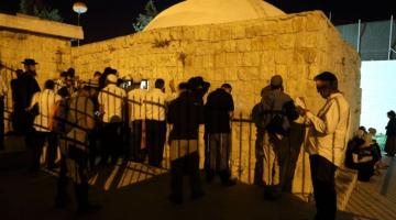 مستوطنون يقتحمون قبر سيدنا يوسف