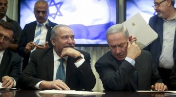 "نتنياهو وليبرمان" يمتدحان أداء جيشهما ضد مسيرات العودة