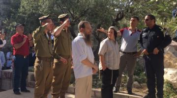 مستوطنون يقتحمون الأقصى وجنديات يؤديان التحية العسكرية