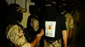 صور.. الإعلام الحربي يزور المرابطين ويؤدي صلاة قيام الليل معهم على الثغور