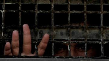 5 أسرى يدخلون أعوامًا جديدة في سجون الاحتلال