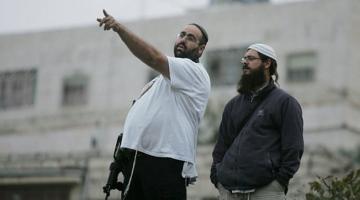 مستوطن يهدد باطلاق النار تجاه المصلين في المسجد الاقصى