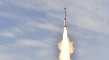 الجيش الصهيوني يجري تجارب لمنظومة "مقلاع داوود" الدفاعية