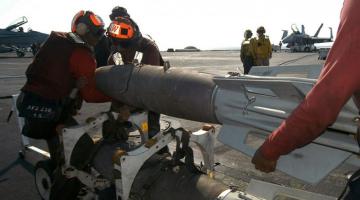 واشنطن تقرر تزويد العدو بقنابل وصواريخ خارقة للانفاق والحصون