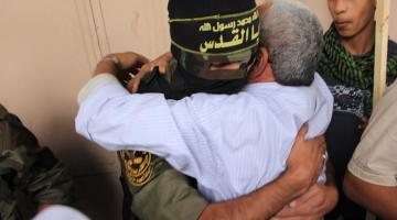 "السماء الزرقاء" كسرت "عامود السحاب".. غزة.. أهازيج الانتصار من بين ركام الدمار