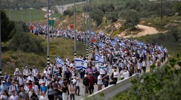 آلاف المستوطنين ينظمون مسيرة جنوبي نابلس