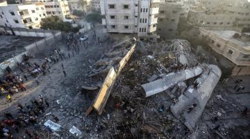 18 إصابة بقصف صهيوني دمر مركزًا ثقافيًا غرب غزة