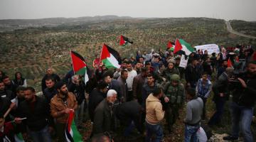 30 إصابة بقمع الاحتلال مسيرة رافضة للاستيطان في بيتا بنابلس