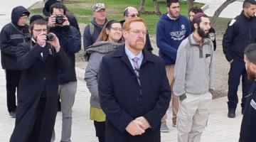 "غليك" برفقة مستوطنين يقتحم الأقصى والاحتلال يعتقل حارسًا