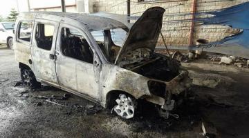 مستوطنون يحرقون مركبة مواطن جنوب نابلس