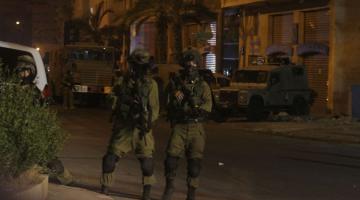 الاحتلال يعتقل 24 مواطناً بحملة مداهمات بالضفة
