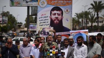 صور.. المدلل: الشيخ خضر عدنان يدافع عن كرامة كل الأسرى