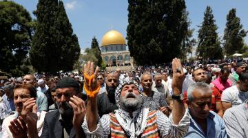 50 ألف مصلٍ يؤدون "الجمعة" بالمسجد الأقصى