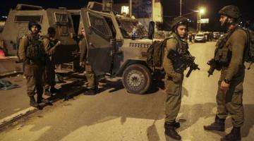 الاحتلال يعتقل 6 فلسطينيين بمداهمات في الضفة