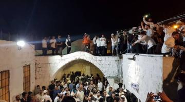 إصابات خلال اقتحام المستوطنين قبر يوسف 