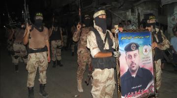 صور.. سرايا القدس تزور عائلة الشهيد رمضان البكري بمسير عسكري