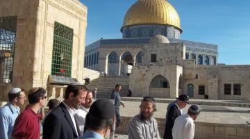 مستوطنون يقتحمون باحات المسجد الأقصى