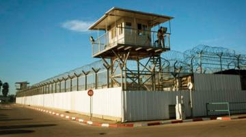 خمسة أسرى يدخلون أعوامًا جديدة في سجون الاحتلال