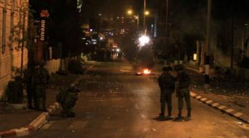 مقاومون يطلقون النار صوب جيش العدو بمخيم جنين