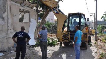 جرافات الاحتلال تهدم أجزاءً من 3 منازل بيافا