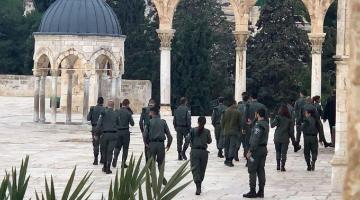 جنود ومستوطنون صهاينة يقتحمون الأقصى