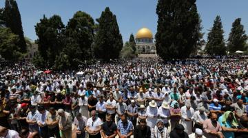 55 ألفا فلسطيني يؤدون صلاة الجمعة في المسجد الأقصى