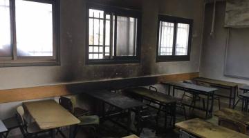 مغتصبون يحرقون صفًا بمدرسة جنوبي نابلس