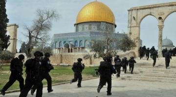 متطرفون يقتحمون باحات المسجد الأقصى