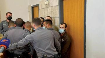 الاحتلال يعتدي على الأسير محمد أبو غنام ووالدته أثناء محاكمته