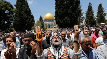 40 ألف مصل أدوا صلاة الجمعة في باحات الأقصى