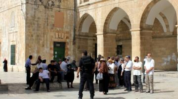 مستوطنون يقتحمون باحات المسجد الأقصى