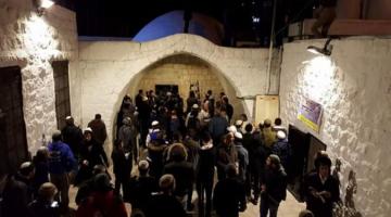 مئات المستوطنين يقتحمون "قبر يوسف" بنابلس