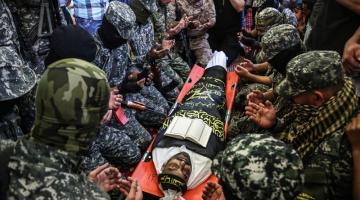 صور.. سرايا القدس تشيع جثمان الشهيد رائد الحرازين في موكب جنائزي مُهيب