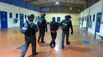 ثلاثة أسرى يدخلون أعوامًا جديدة داخل سجون الاحتلال