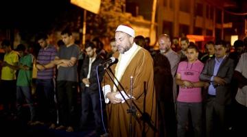 صور.. الجهاد تقيم صلاة التهجد نصرةً للشيخ خضر عدنان بغزة