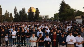 50 ألف مصلٍّ يؤدون صلاة الجمعة في المسجد الأقصى