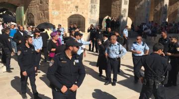 مئات المستوطنين يقتحمون الأقصى والاحتلال يحول القدس لثكنة عسكرية