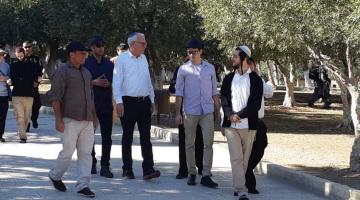 لأول مرة علنيًا.. وزير صهيوني يقتحم الأقصى ويؤدي طقوسًا تلمودية