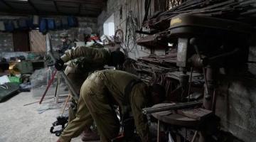 العدو يعتقل 9 مواطنين ويغلق مخرطة بالضفة