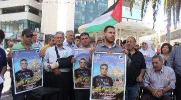 اللجنة الوطنية تنظم وقفة مساندة للأسرى المضربين بنابلس