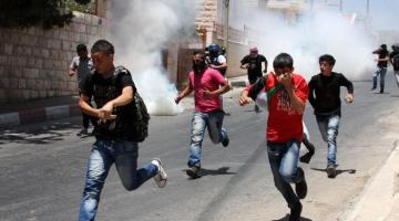 إصابات بالاختناق خلال اقتحام قوات الاحتلال محيط مدرسة عناتا الثانوية